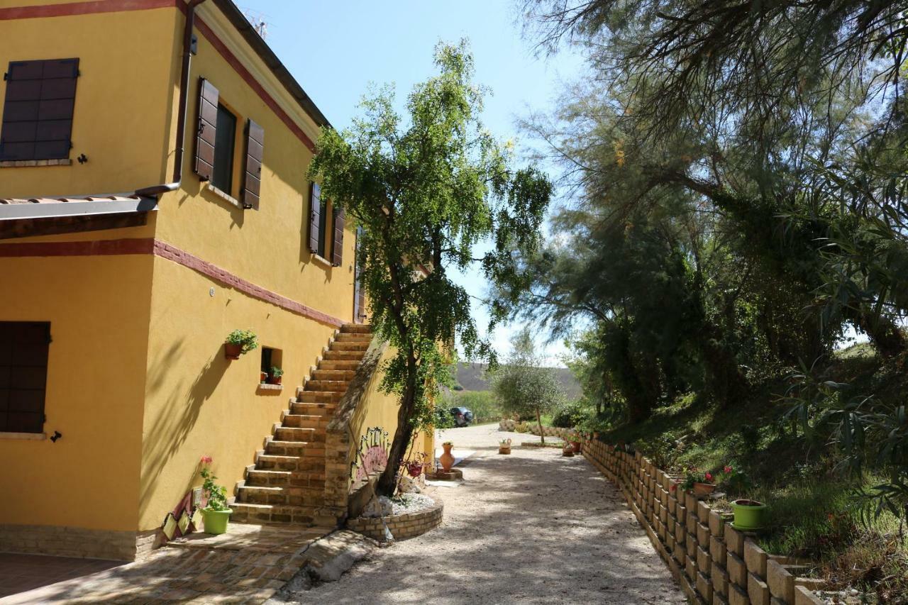 Agriturismo Fattoria Del Colle Jesi Exteriör bild