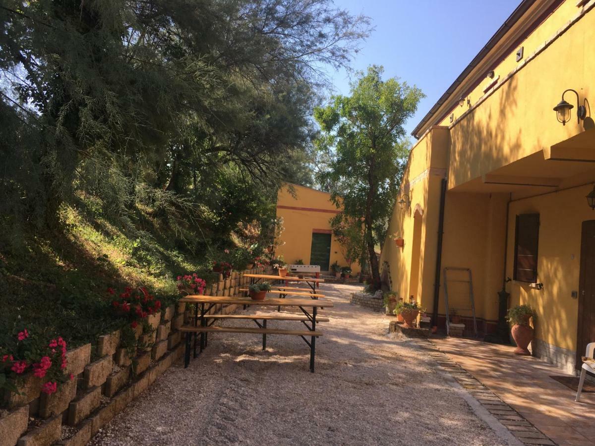 Agriturismo Fattoria Del Colle Jesi Exteriör bild